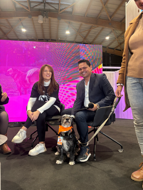“Huella Digital: Enlace entre la innovación y el bienestar animal” un conversatorio que deja huella en ExpoPet 2025