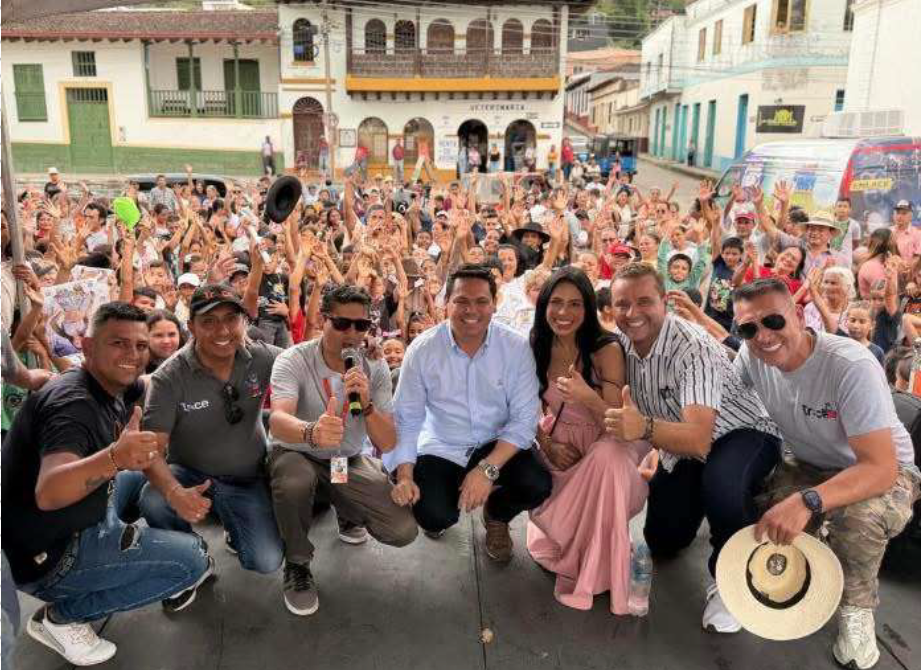 Canal Trece pintó de esperanza la Navidad en La Palma, Cundinamarca con “Mil regalos, mil sonrisas”