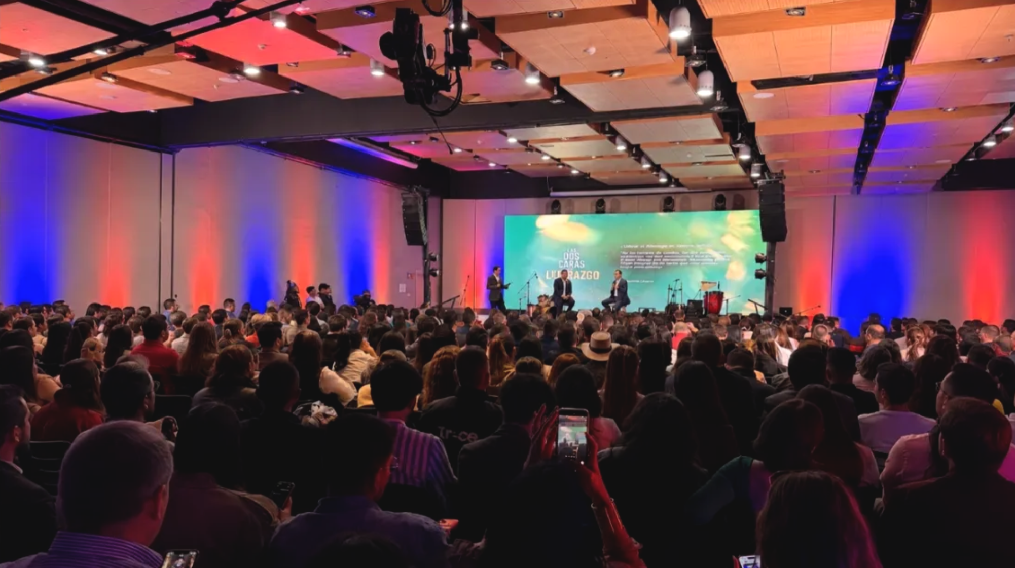 Jhon Alejandro Linares y Ever Arévalo presentaron Las dos caras del liderazgo, una invitación a transformar comunidades desde el servicio y el propósito